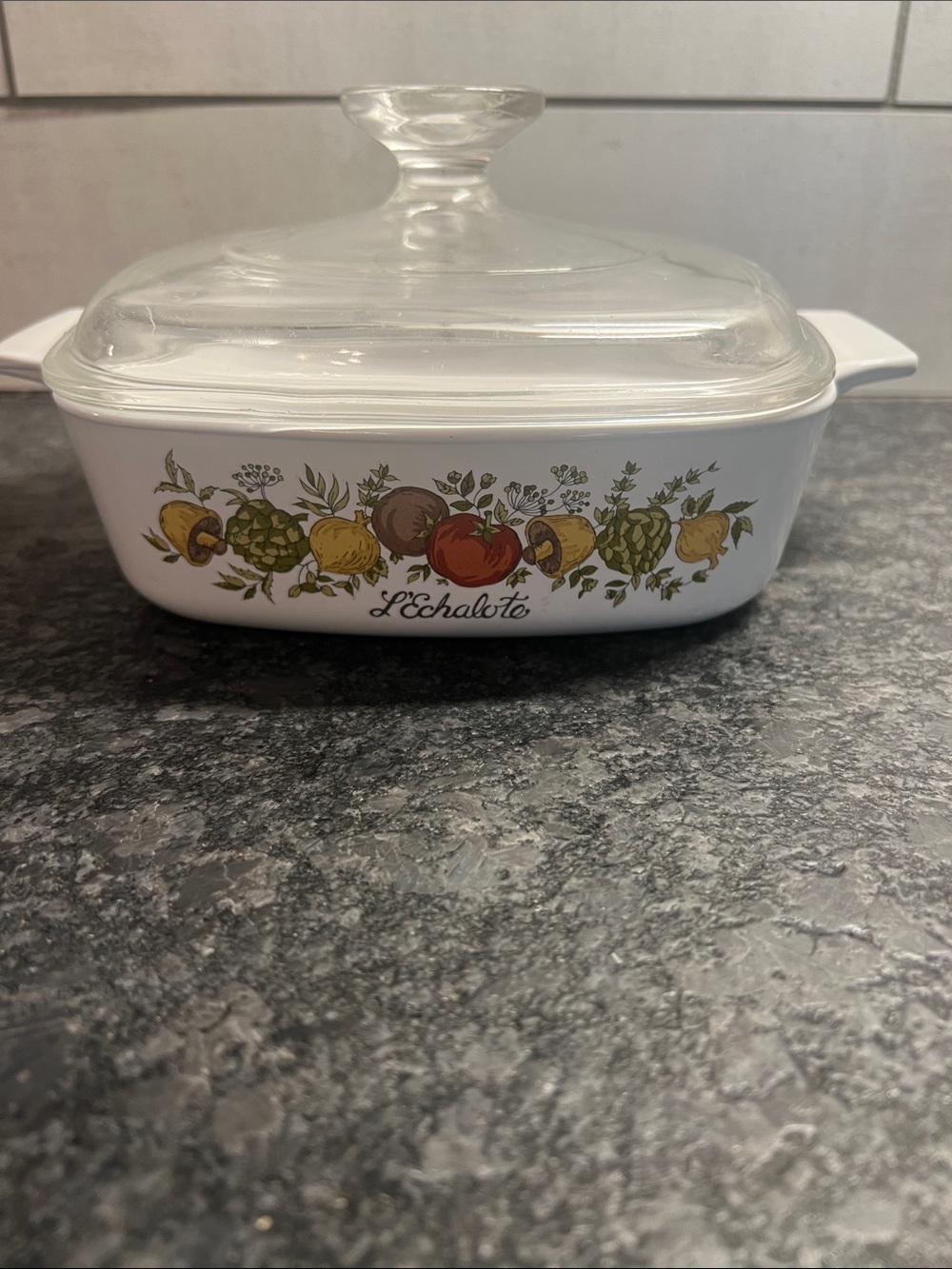 1Qt Corningware Spice of Life White Glass Casserole Dish with lid. Great con